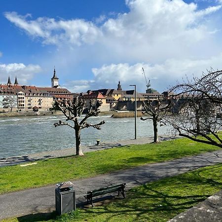 Stilvolle Wohnung An Der Alten Mainbruecke Würzburg Kültér fotó